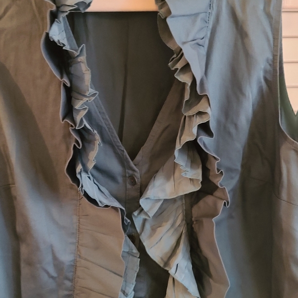 Teal blue button down short sleeve blouse w/button - Picture 3 of 5